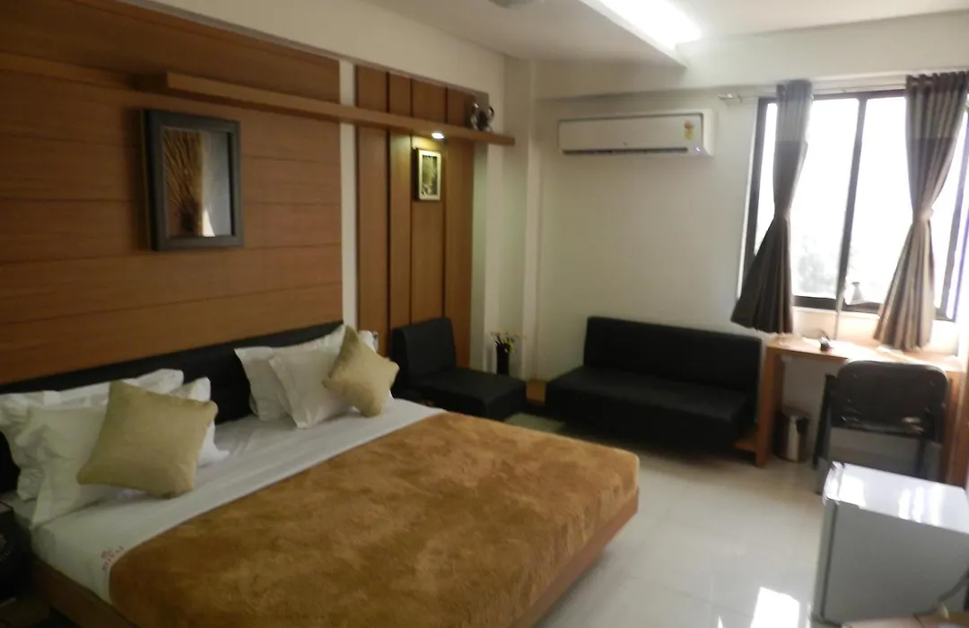 Hotel The Royal Plaza-1
