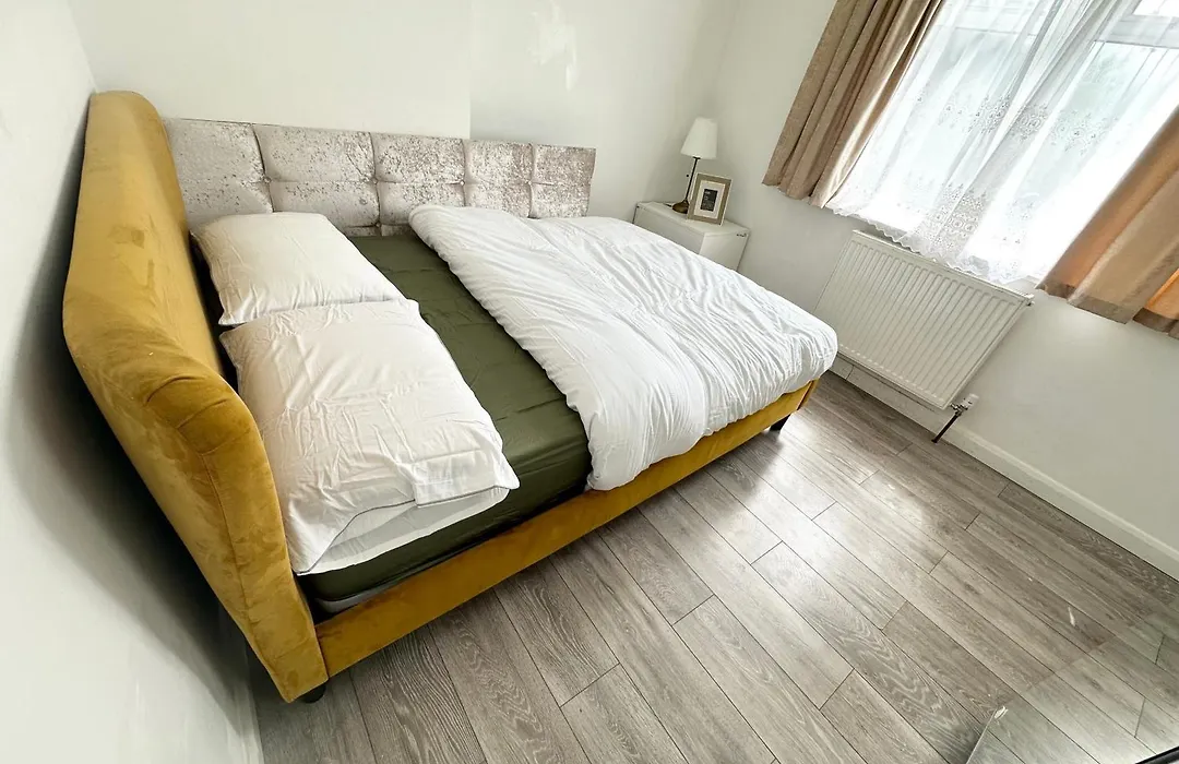 Beautiful Home In London With Easy Access To Central London-1
