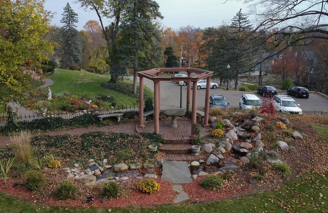 Henderson Castle Inn-1