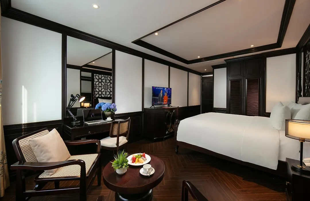 May De Ville Crown Hotel-1