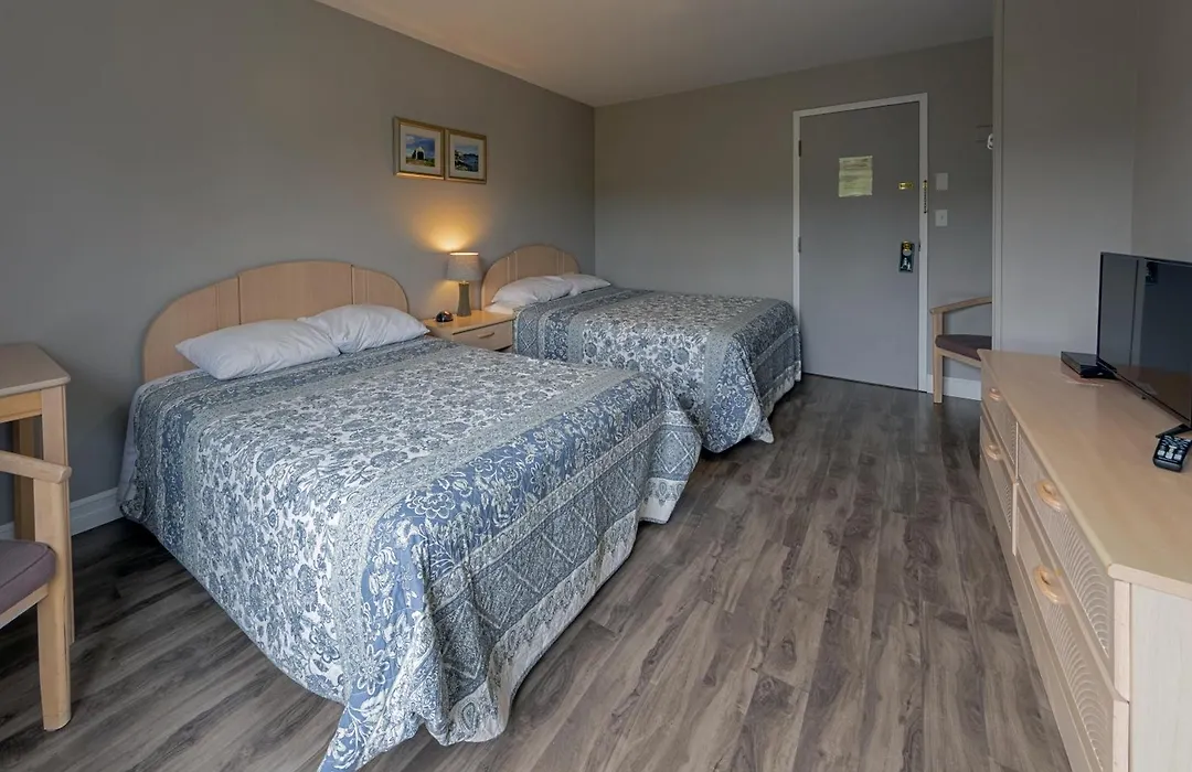 Auberge Doucet Inn-1
