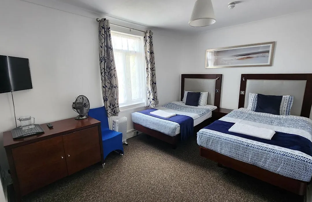 Gatwick Castle B&B-1