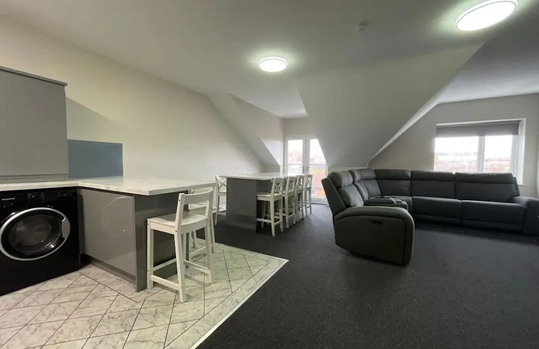 Ryan I Air I Bnb - 102 Mill Street - Free Parking-1