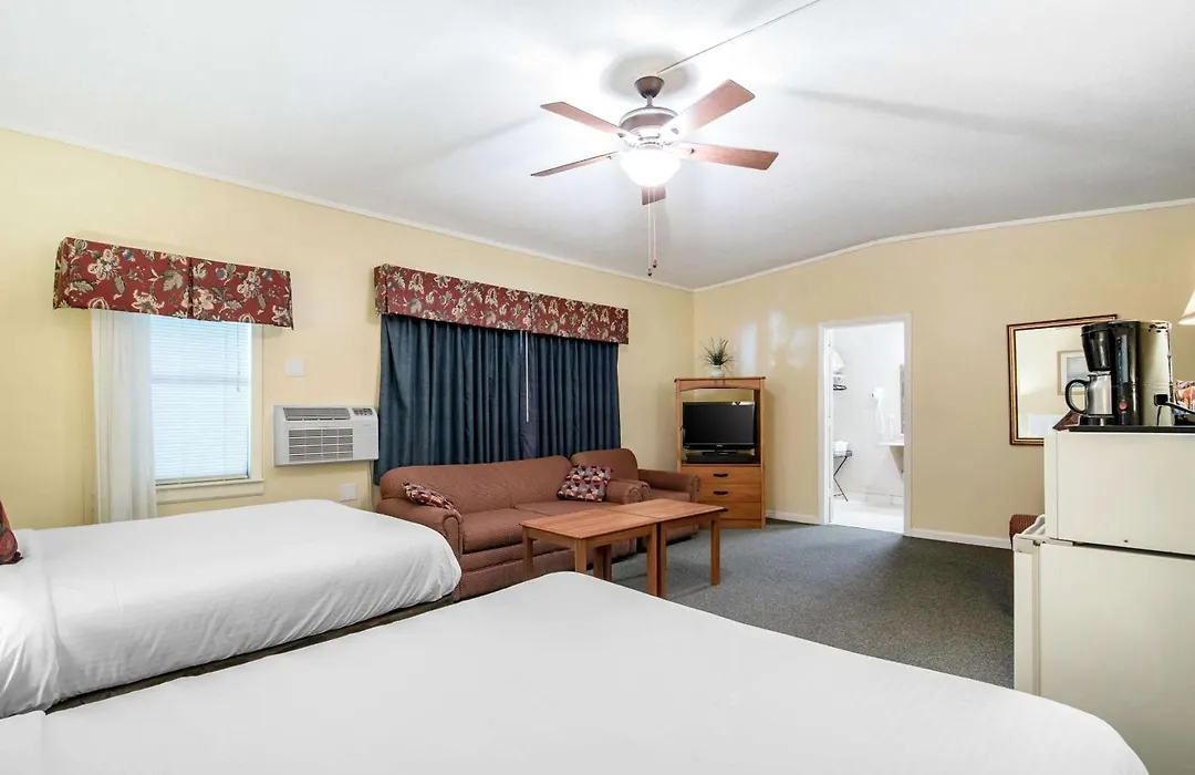 Tiltonlodge Inn & Suites-1