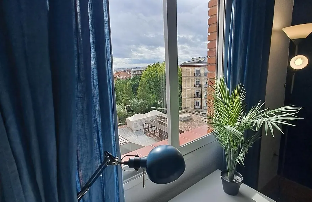 Room In Apartment - Private Room For Rent In Calle De San Bernabe-1