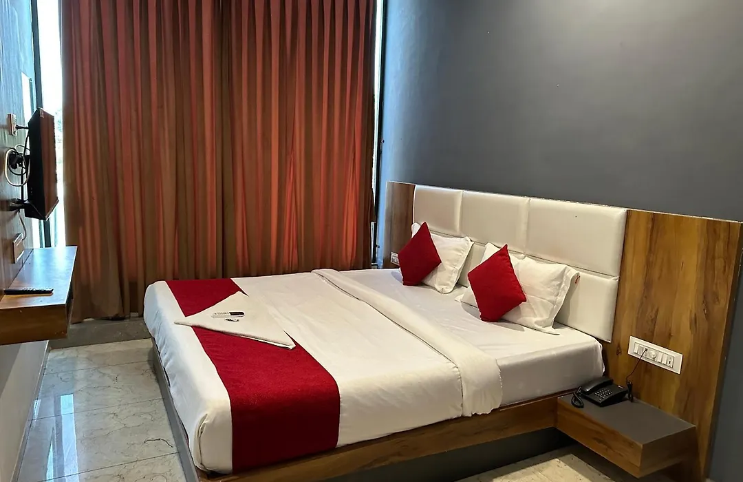 Hotel Dumas Near Airport-1