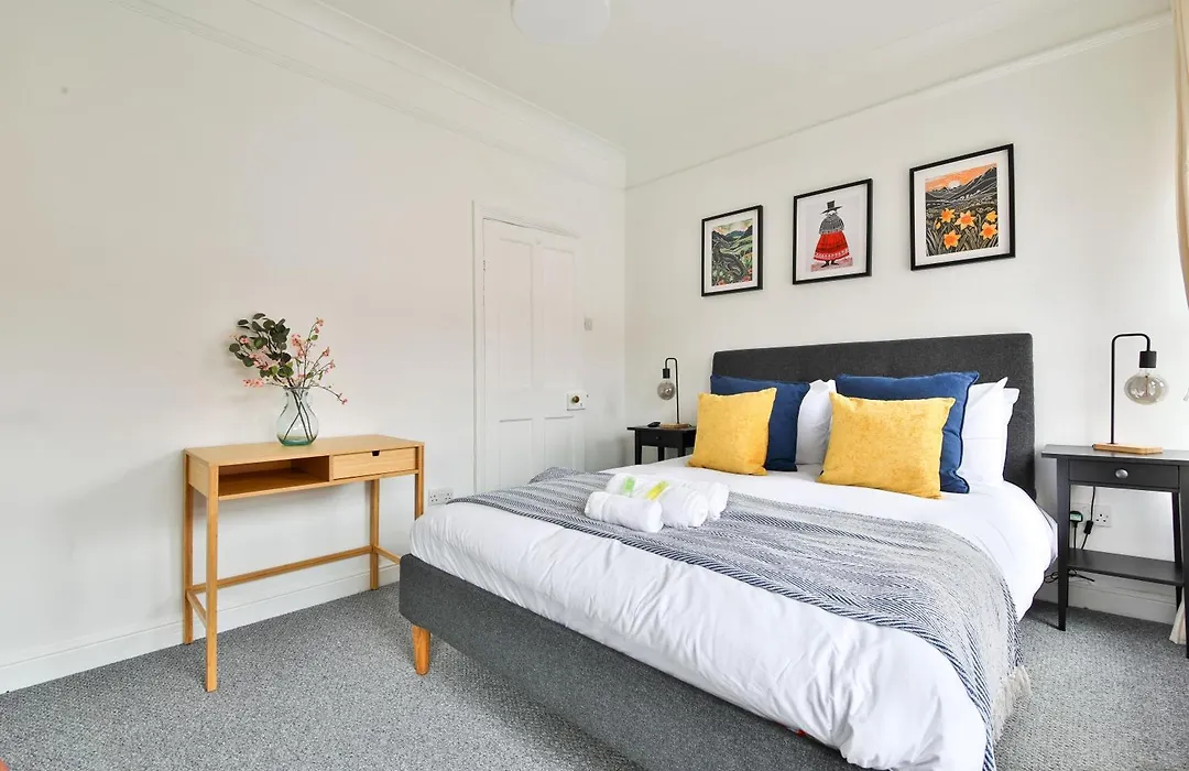Stunning Cardiff Bay House-1
