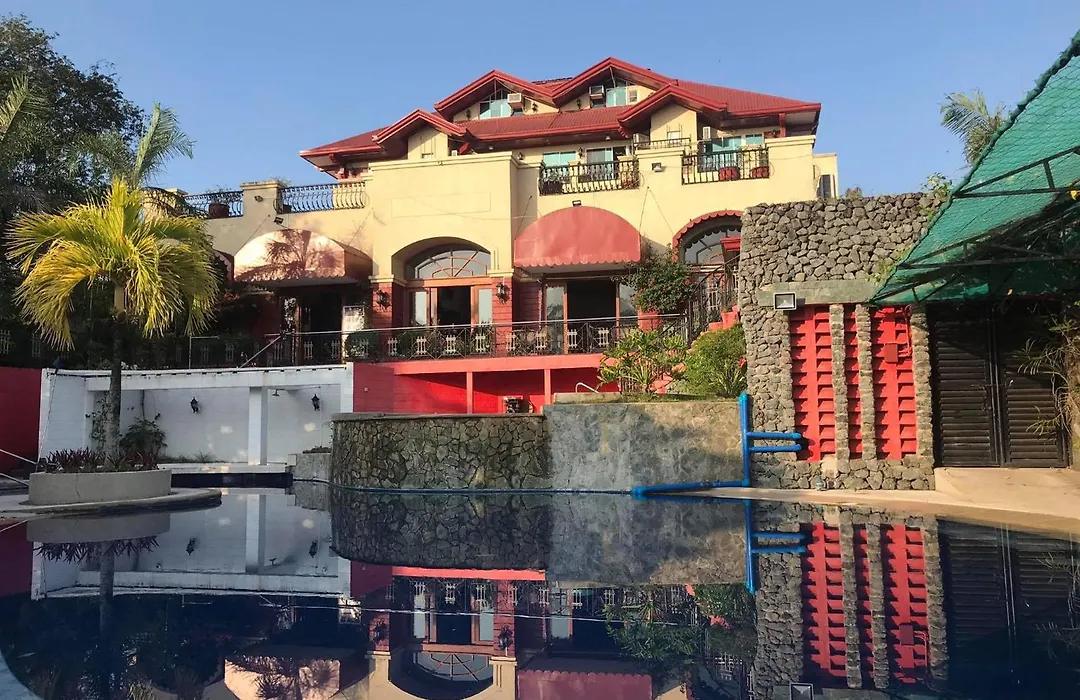 Tahanan Lakeview Hotel-1