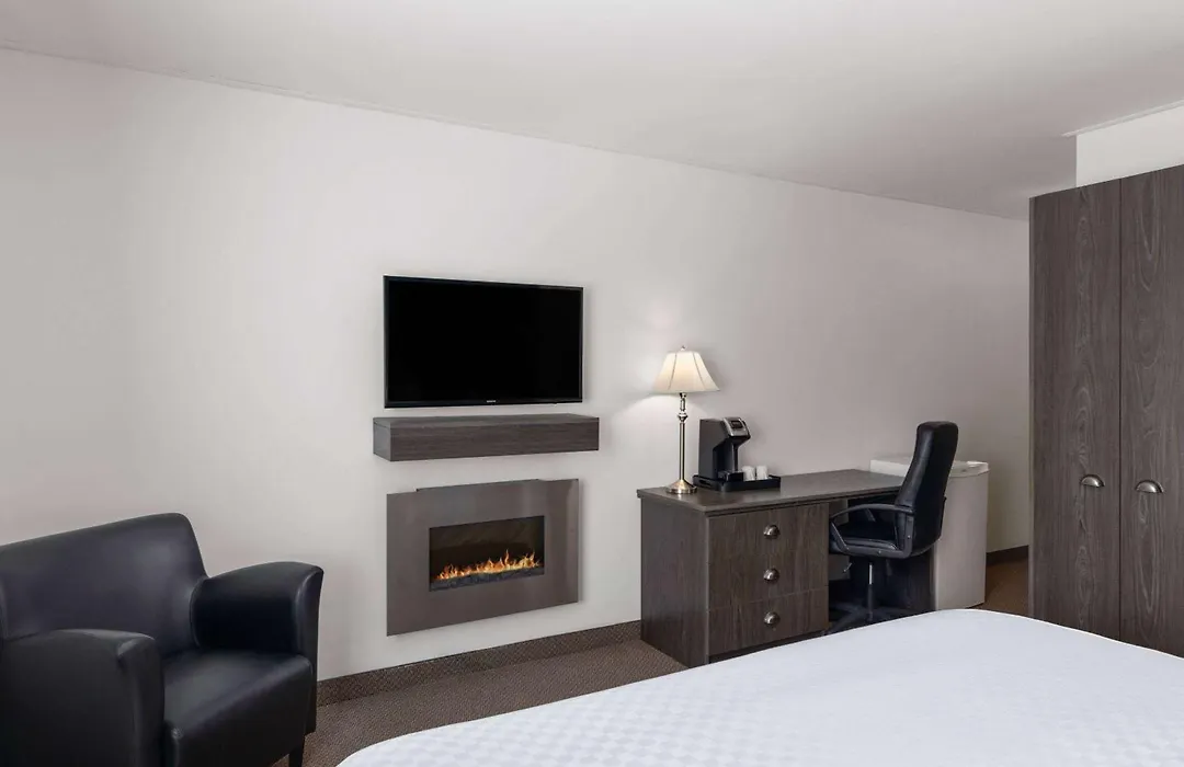 Travelodge By Wyndham Roberval-1