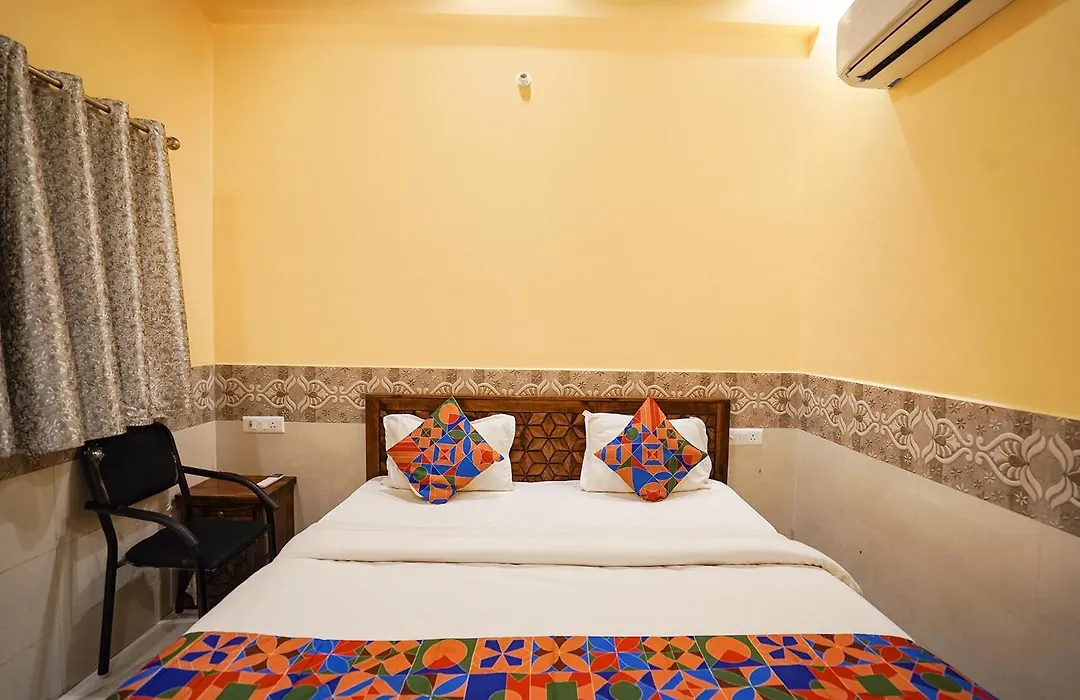 Fabhotel Ss Dham - 200M From Prem Mandir-1