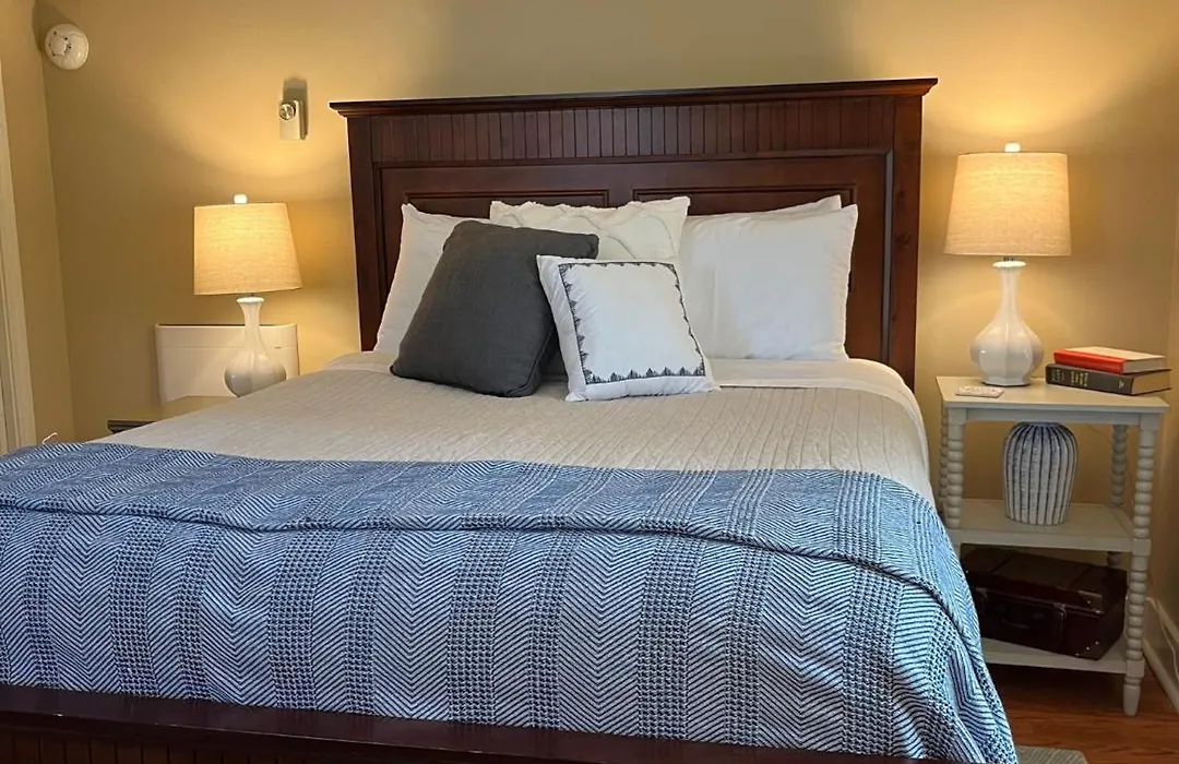 Inn On Shore Road-1