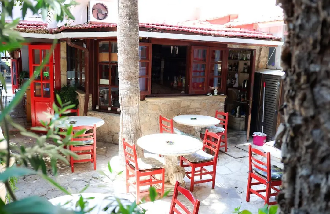 Kiniras Traditional Hotel & Restaurant-1
