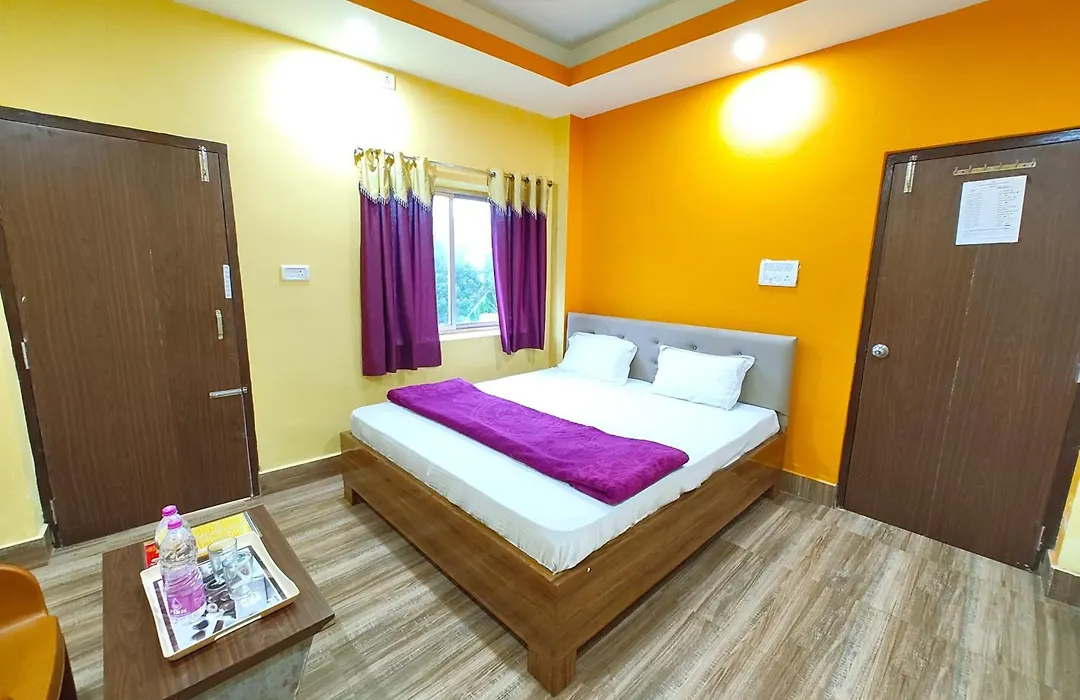 Goroomgo Sahoo Palace Puri - Prime Location Near Sea Beach - Excellent Service With Parking Facilities-1