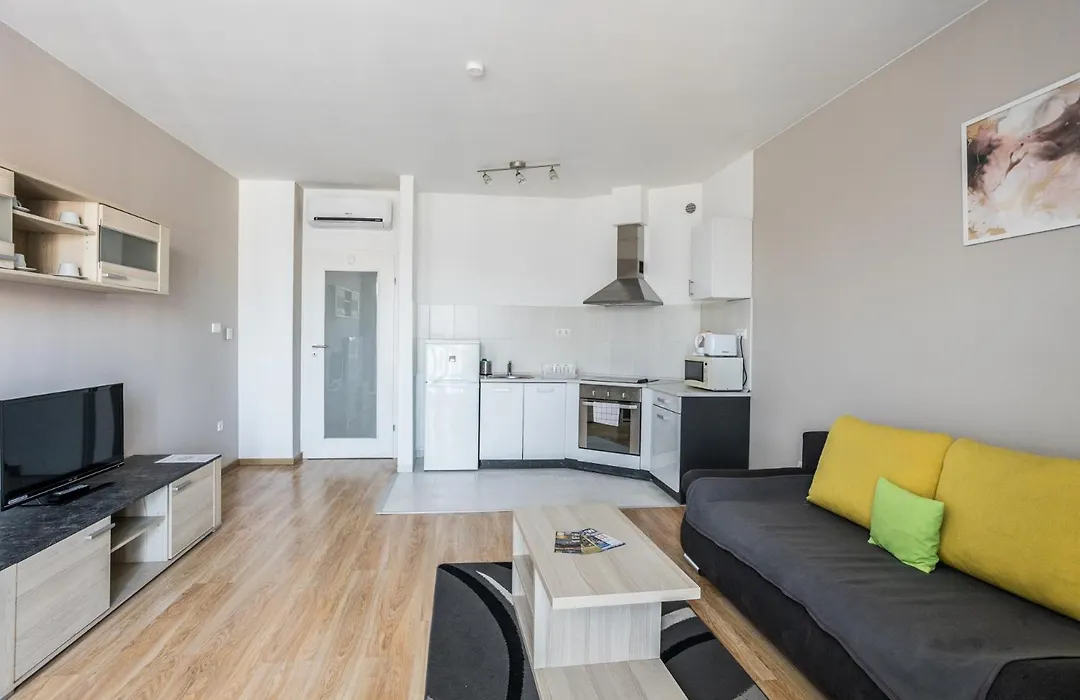 Corvin Plaza Apartments & Suites-1