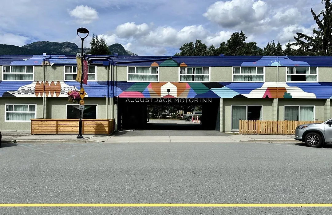 August Jack Inn-1