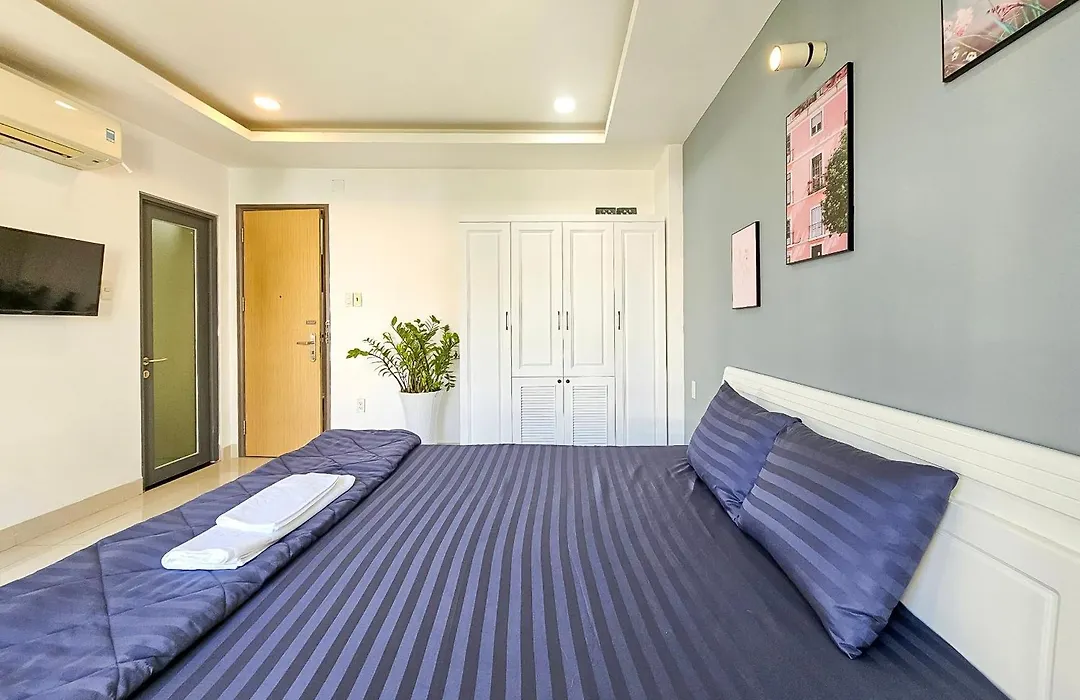 Golden Sun 3 Apartment-1