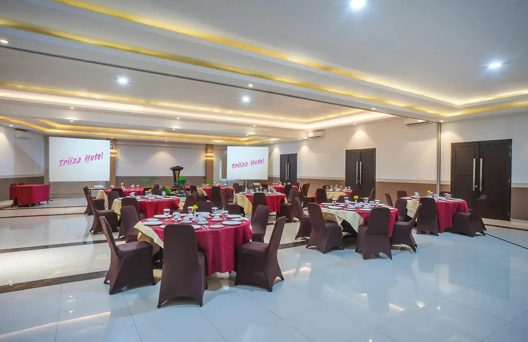Triizz Hotel Semarang-1