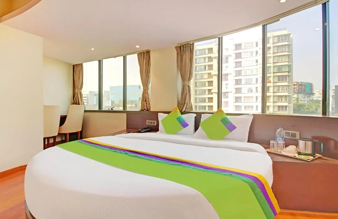 Glitz Hotels The Pacific - Nr Solitaire Corporate Park-1