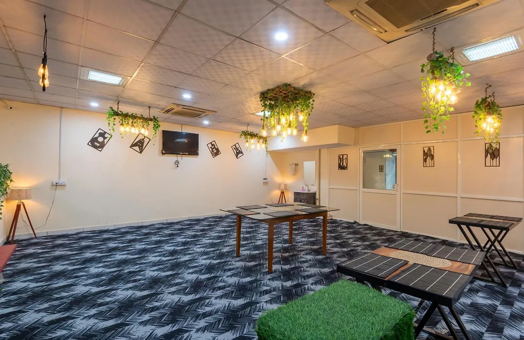 Oyster Pearl Hotel - Medicity Gurugram, Near Medanta Hospital-1