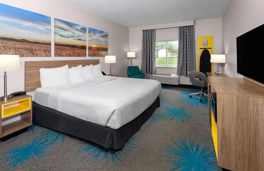 Days Inn & Suites By Wyndham Morris I-80-1