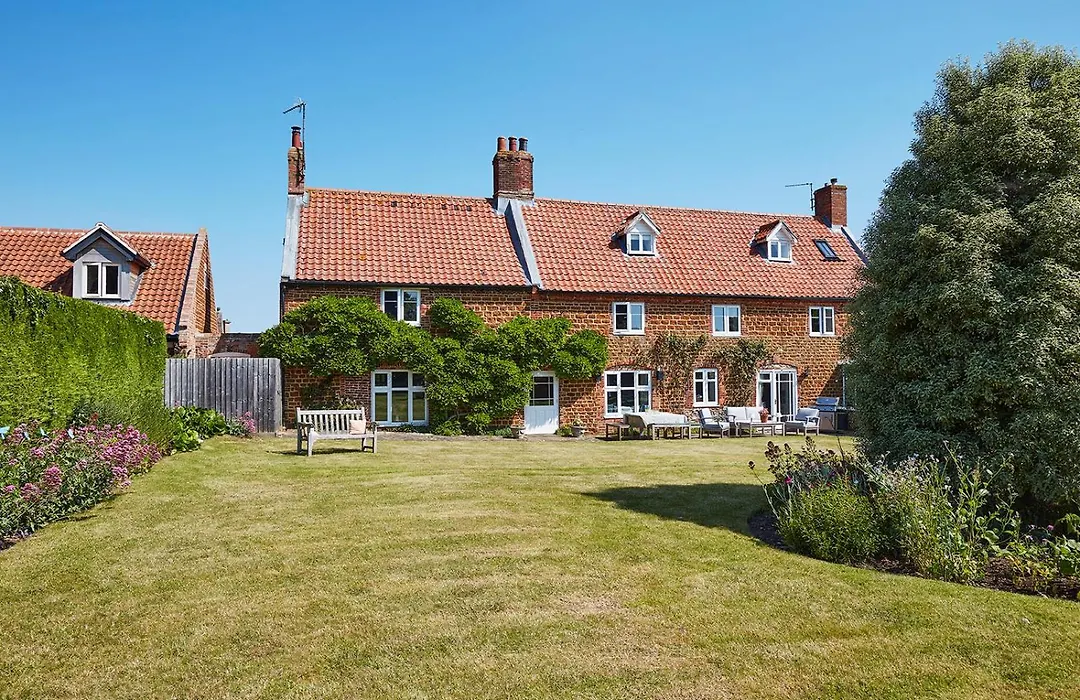 Cliff Farmhouse B&B Suites-1