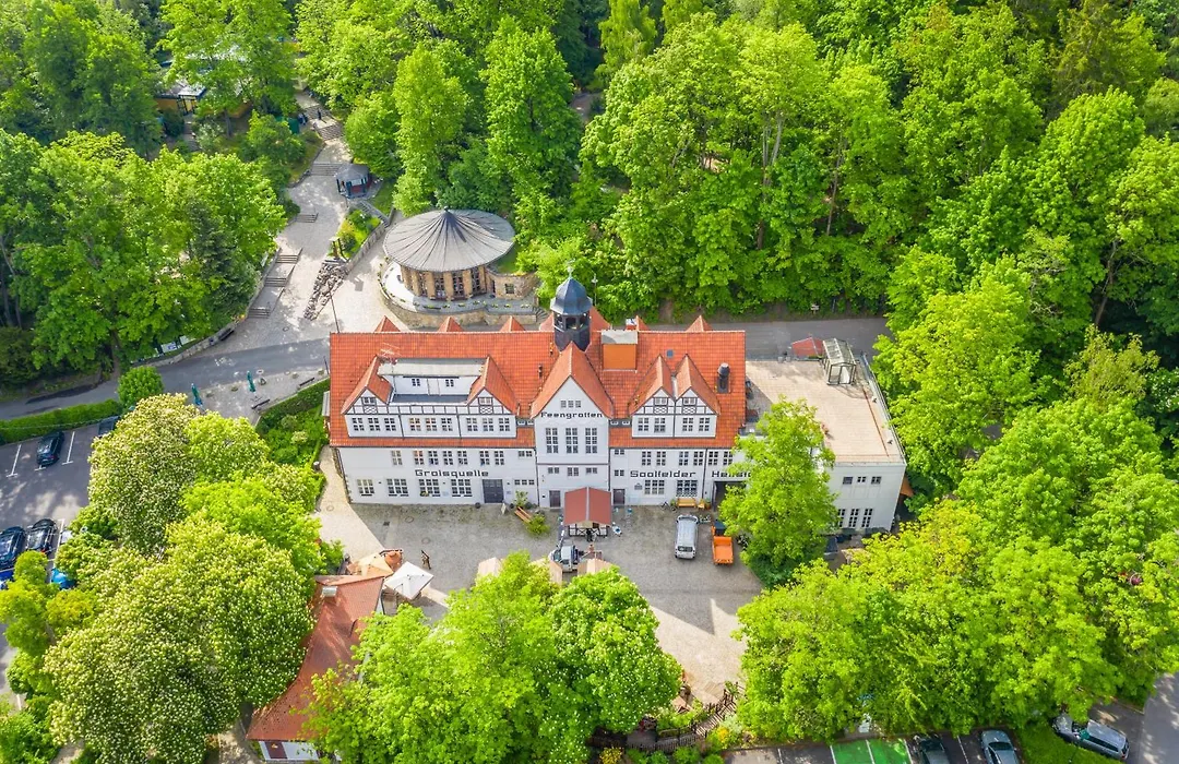 Quellenhaus Feengrotten-1
