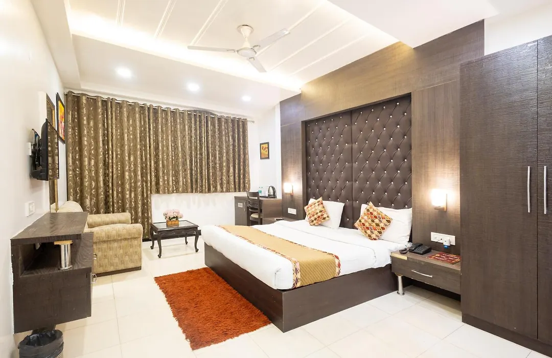 Hotel Red Castle - Near Ganga Ram & Blk Hospital - Karol Bagh-1