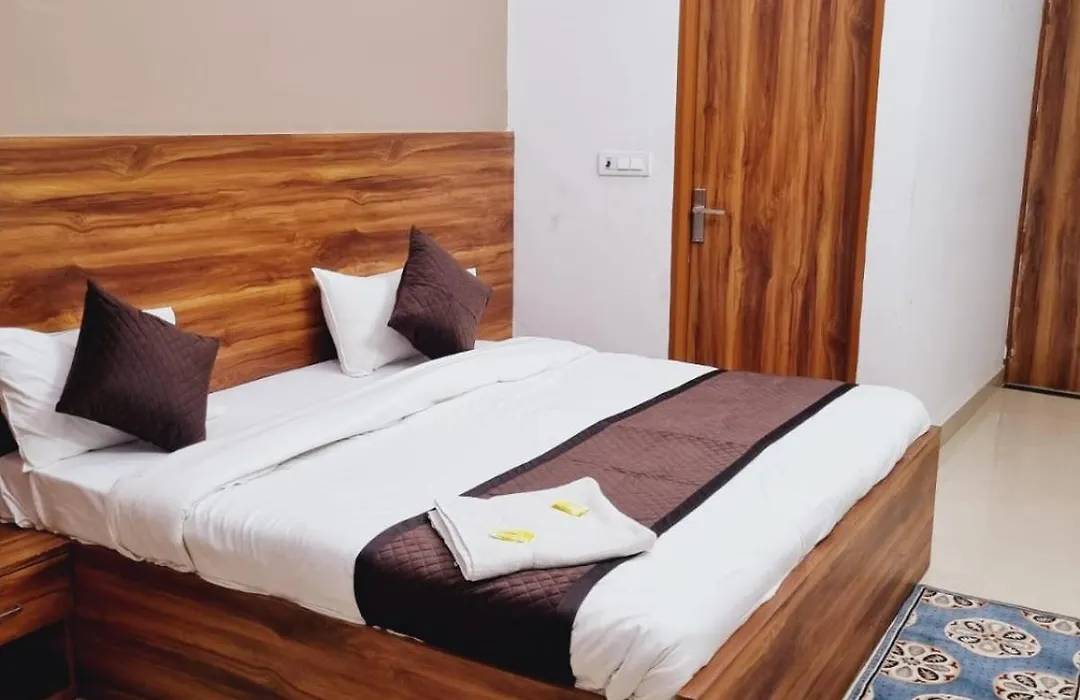 Hotel Star House-1