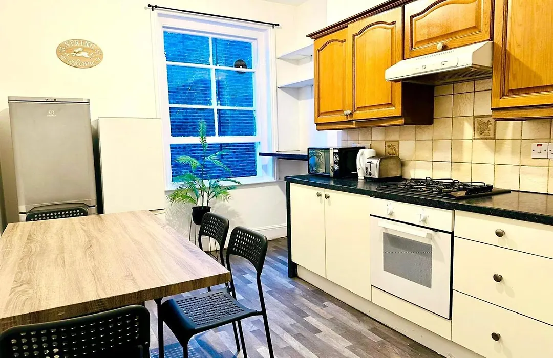 Aldgate East B&B-1