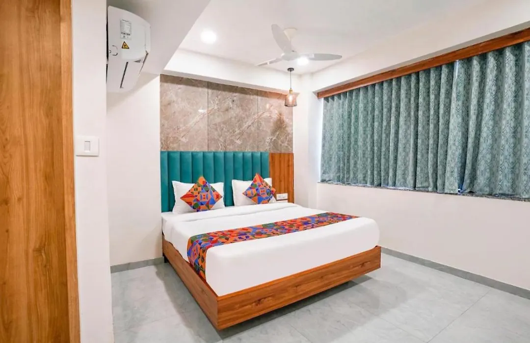 Hotel Urban Holiday House Best Rated-1