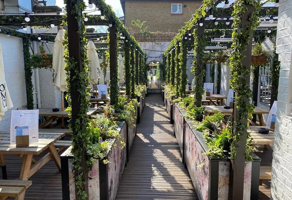 The Duchess Belle Hotel-1