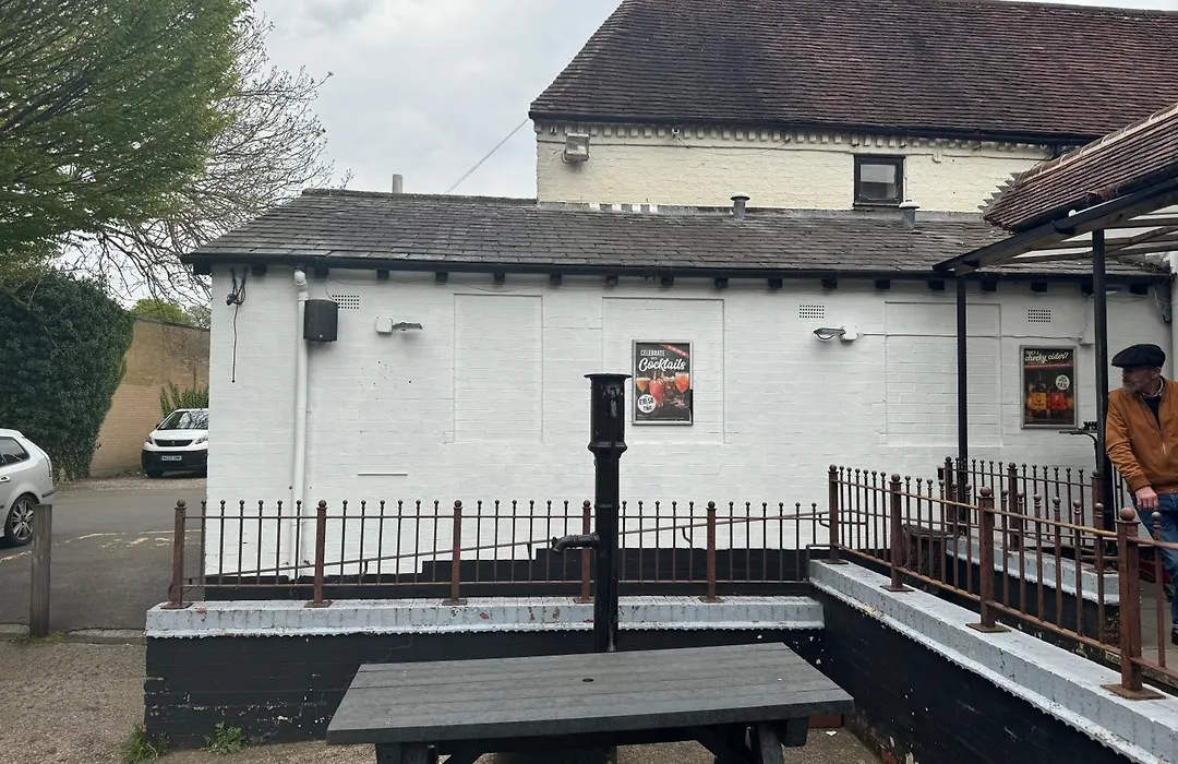 Ye Olde Black Cross-1