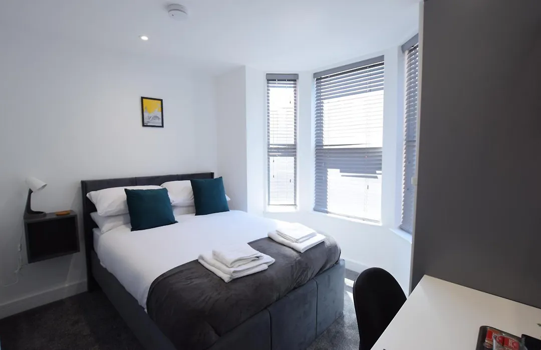 Stylish City Centre Rooms-1
