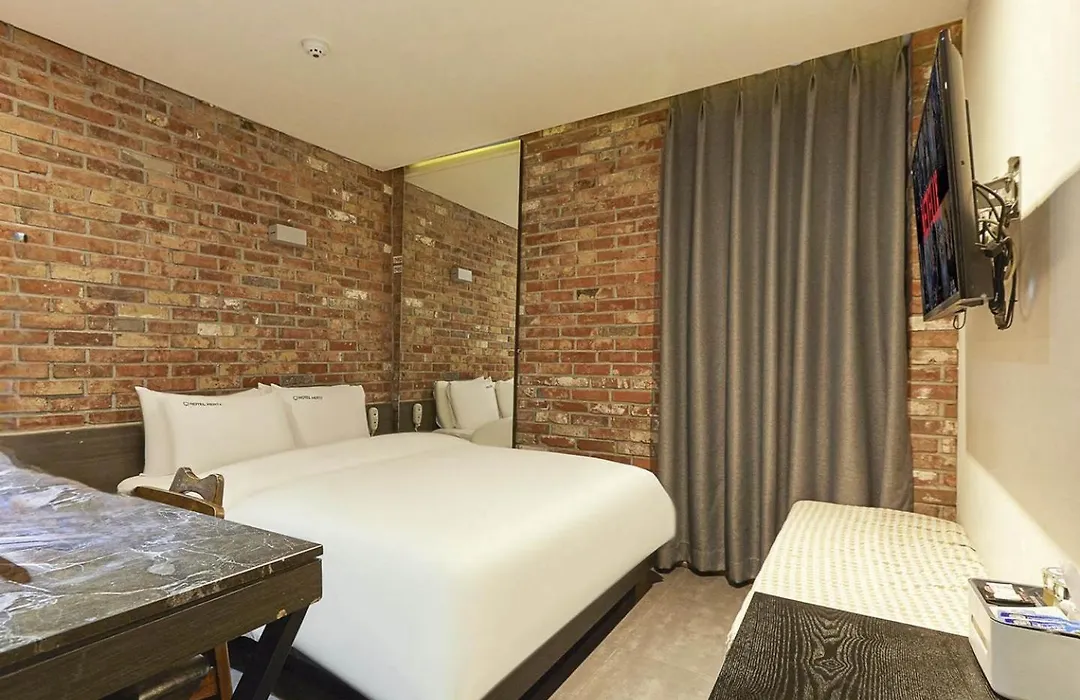 Hertz Hotel-1