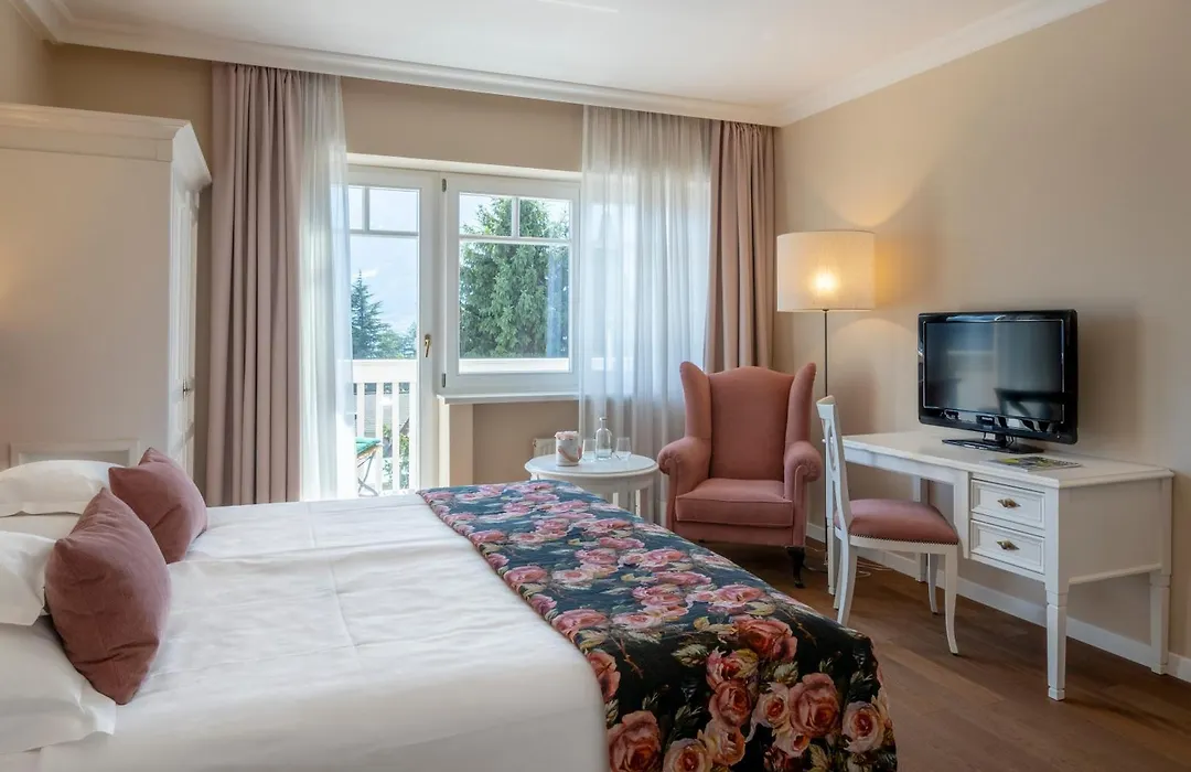 Hotel Pienzenau Am Schlosspark-1