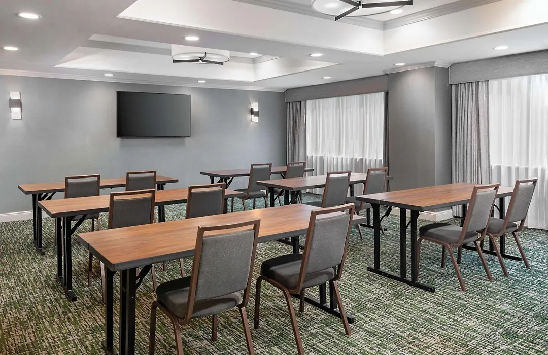 Hampton Inn Hartford Airport-1