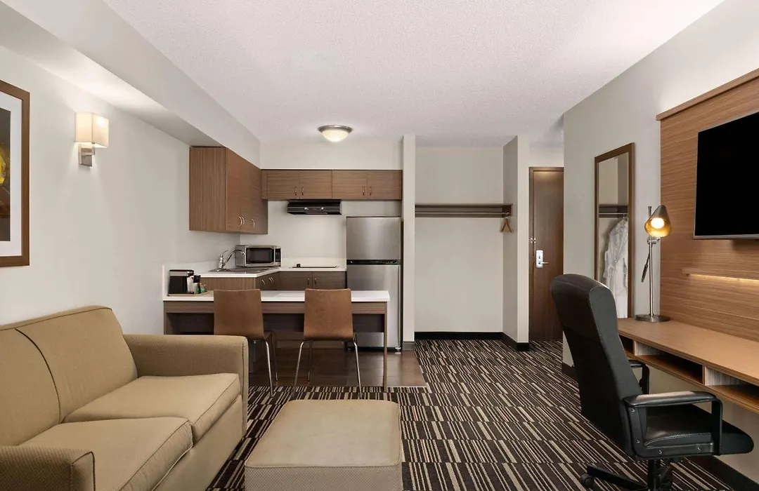 Microtel Inn & Suites By Wyndham Kirkland Lake-1