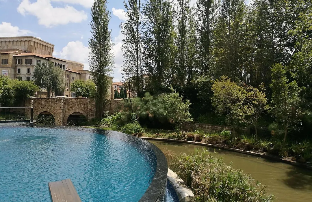 Pivot Hotel Montecasino-1