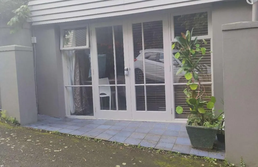 1 Queen Bed And 1 Sofa Bed, Studio B, 25 Glenfell Place, Epsom, Auckland-1