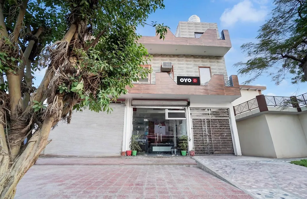 Super Hotel O Govind Nagar Near Krishan Janm Bhoomi-1