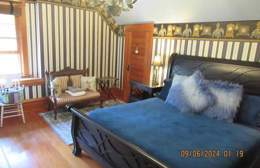 Hummingbird Gardens B&B-1