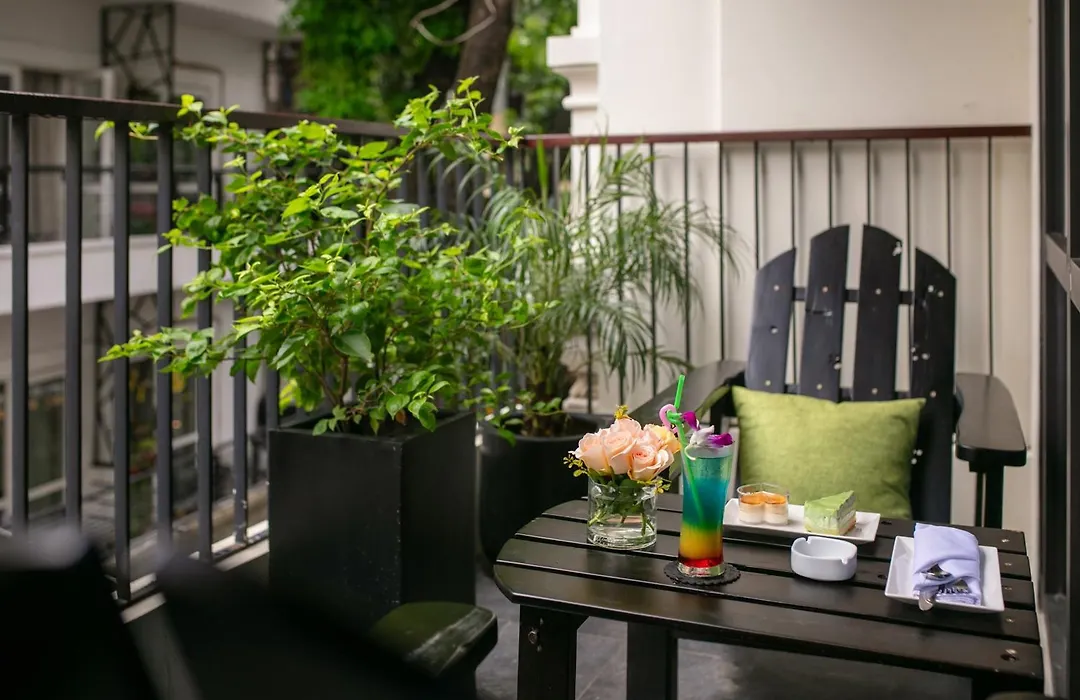 Le Premier Hotel & Rooftop Bar-1