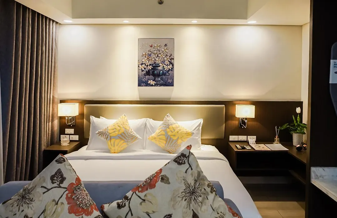 Luxe Suite At Bcct - Bgc'S Prime Studio - Gym, Infinity Pool With Breathtaking Skyline View-1