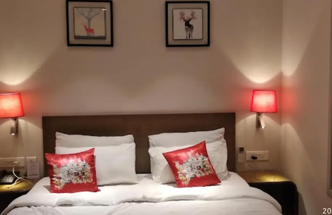 Hotel Le Lotus Grand Varanasi-1