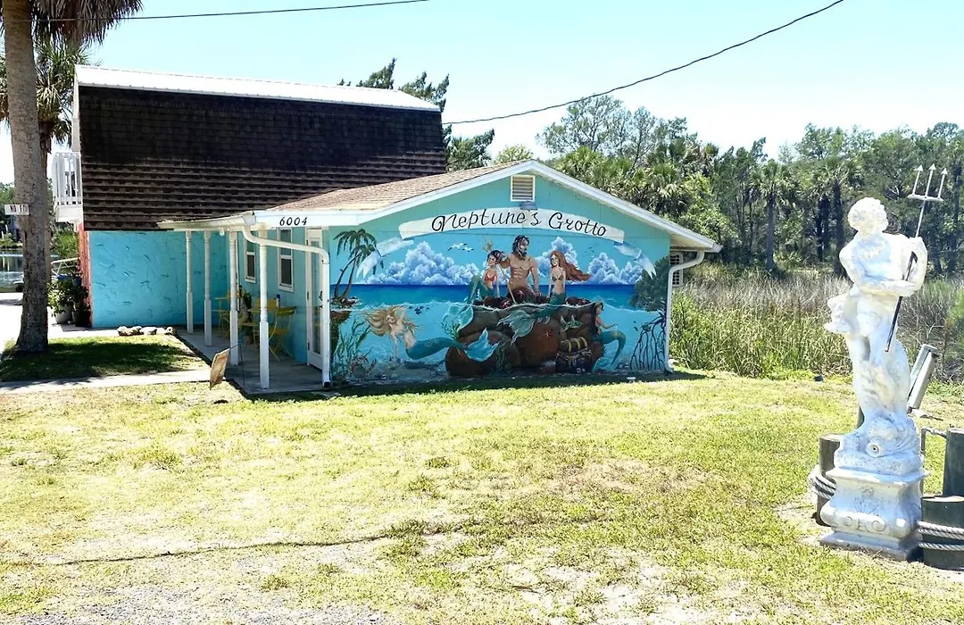 Neptune'S Grotto Old Florida Adventure Retreat-1