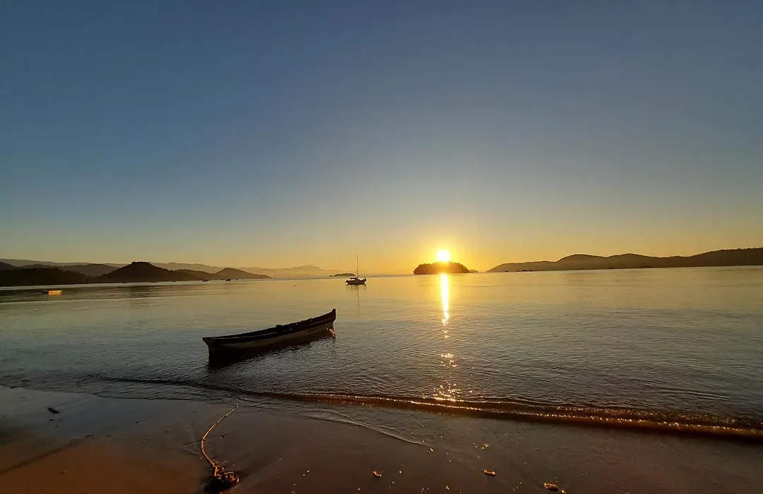 Pousada Lírios do Campo Hidromassagem - Sauna-Ar condicionado - Piscina - salão de jogos - 200 metros da praia Jabaquara-1