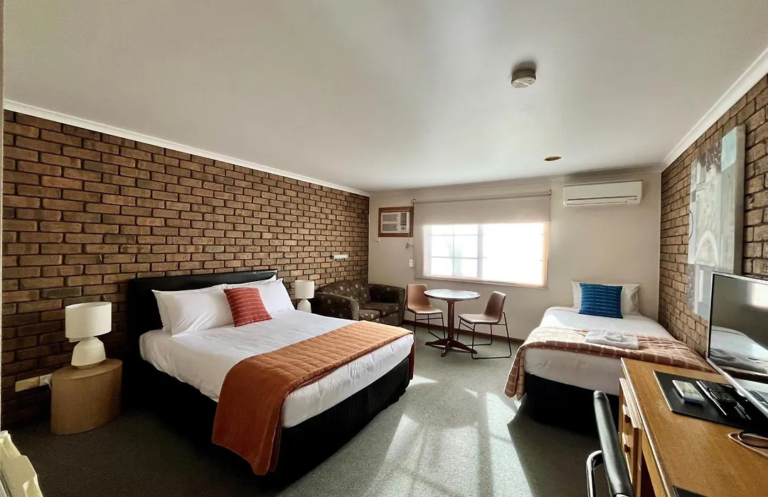 City Colonial Motor Inn-1