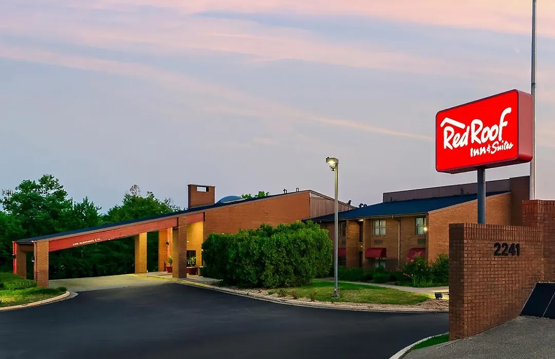Red Roof Inn & Suites Lexington - Hamburg-1