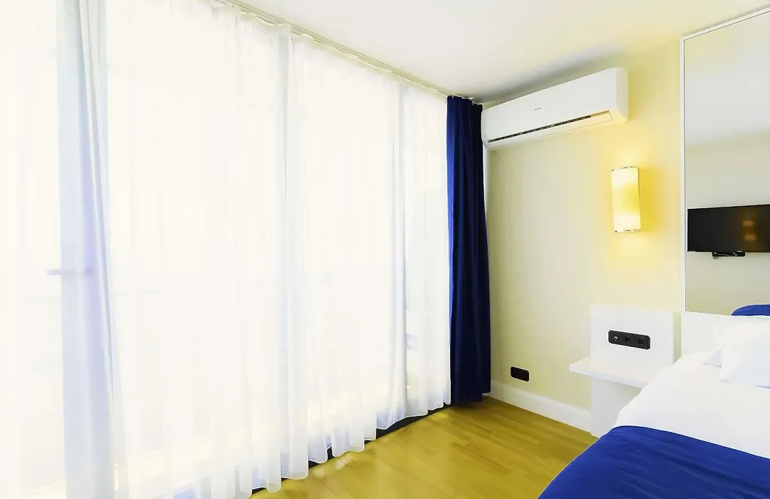 Orbi Twin Towers Aparthotel With Sea View-1