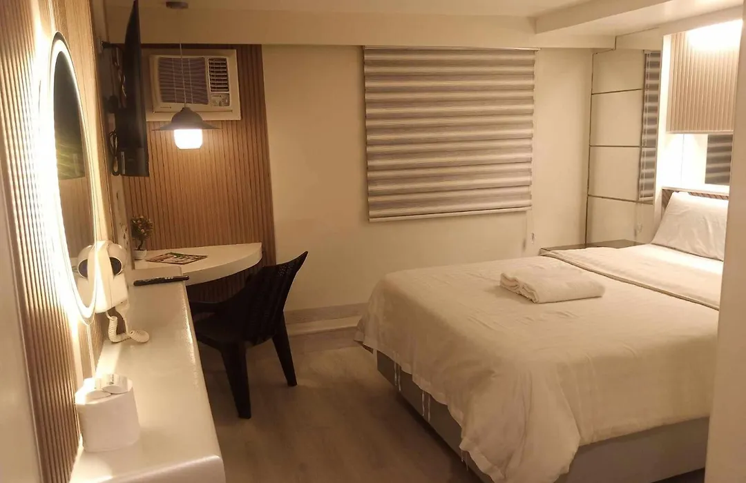 Paradise Hotel-1